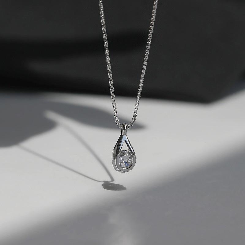 

Elegant Zircon Drop Necklace for Summer Chic Minimalist Geometric Pendant Jewelry