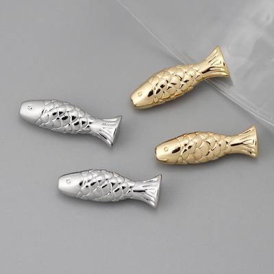 Perles perforées rétro en forme de poisson, plaquées or et cuivre, pour la création de bracelets et colliers.