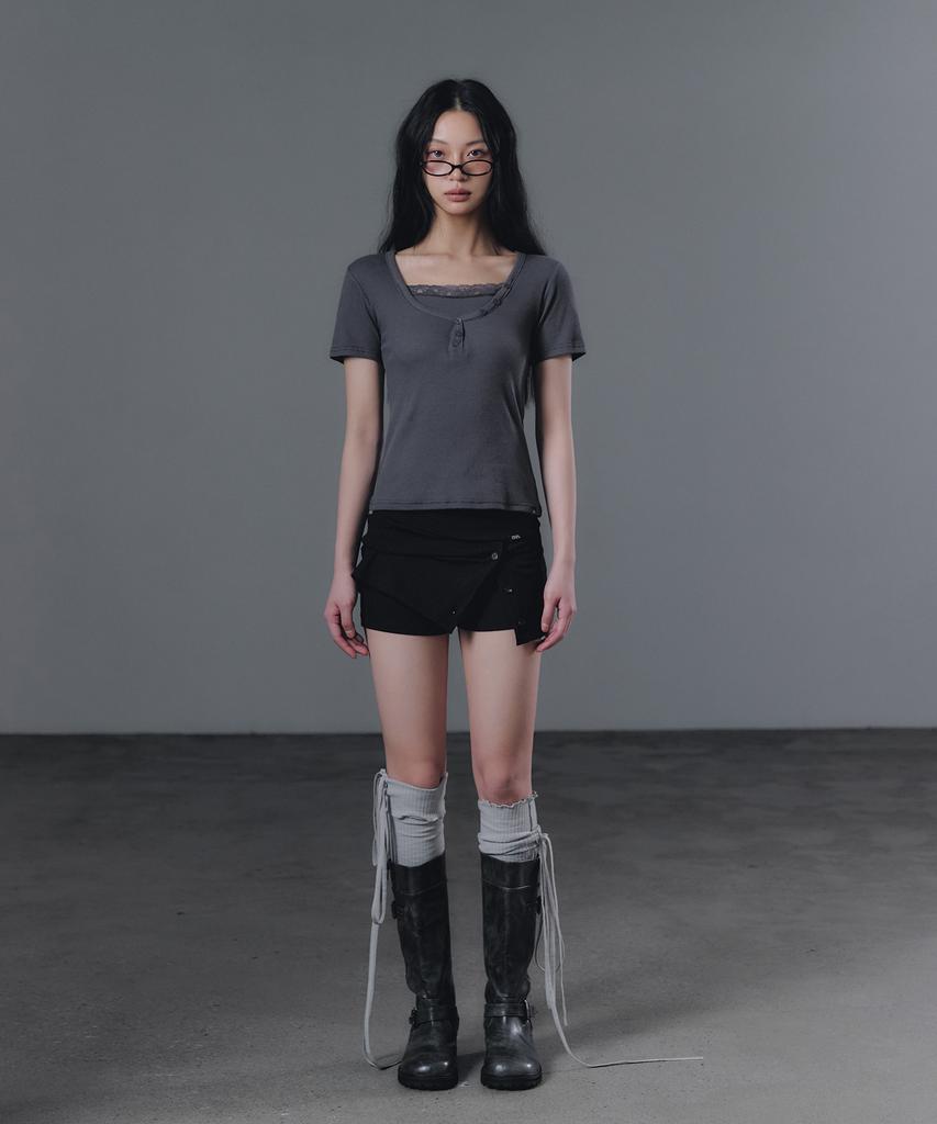 Geulouhaideu Lunel Folding Button Skirt Shorts_Black