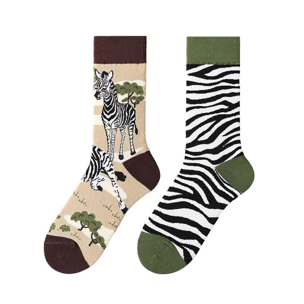 Original Asymmetrische Cartoon Hip Hop Baumwollsocken für Paare - Wadenhoch Mandarinenente Stil für Damen und Herren