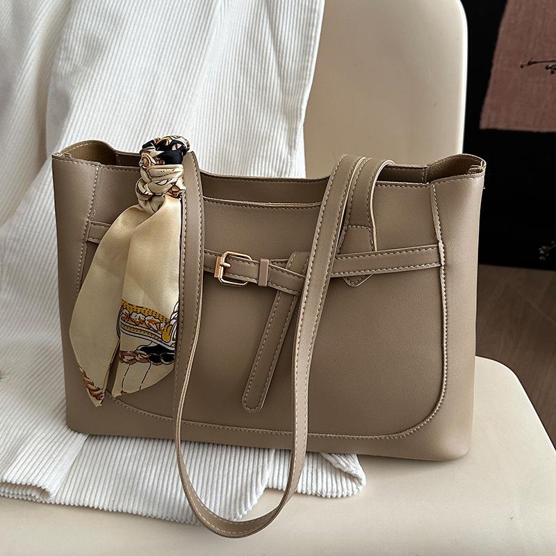 Daily Commuting To Work and Large Capacity Bag for Women In Summer Simple and Fashionable Tote Bag Niche Fashion Shoulder Bag