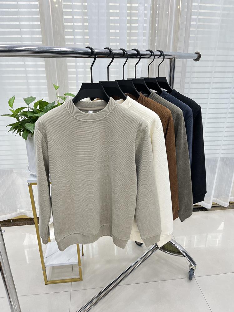 Men's Premium Fleece-Lined Sweatshirt: Warm, Thick, Solid Color, Round Neck, Long-Sleeve Base Layer for Autumn & Winter.