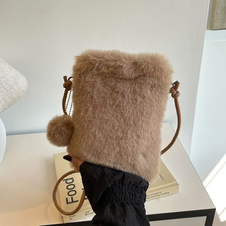 Yogodlns New Plush Shoulder Bag For Women, Mini Solid Color Plush Wallet, Cute And Versatile For Coins, Cell Phone Pouch