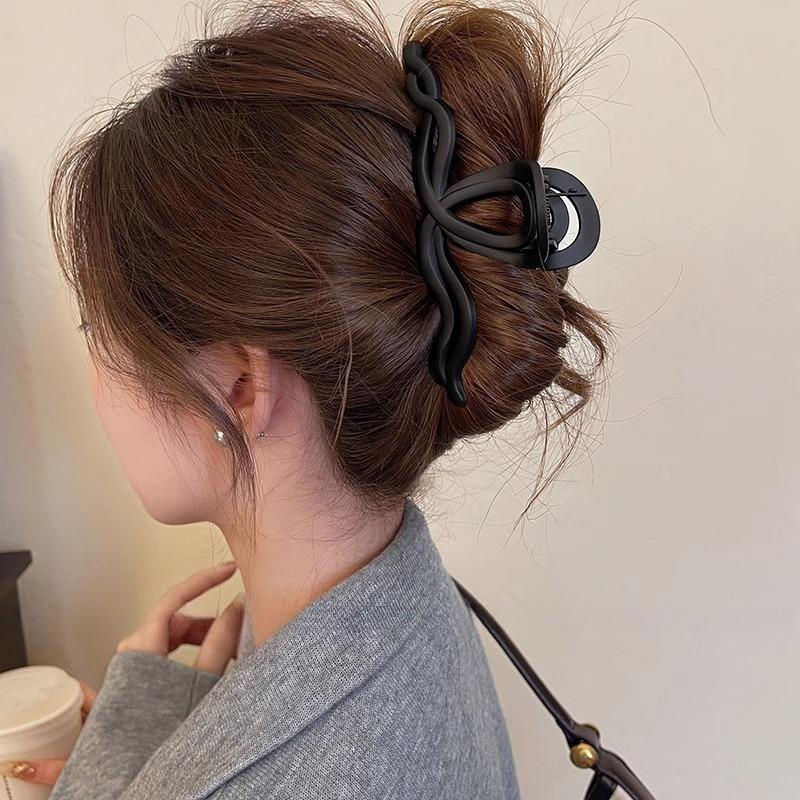 Premium Coffee-Colored Frosted Hairpin - Large All-Match Shark Clip for Elegant Hairstyles
