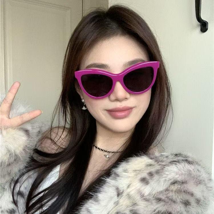 Retro Cat-Eye Sunglasses for Women - Stylish European American Trend, High-End Fashion, UV Protection, Trendy and Cool.