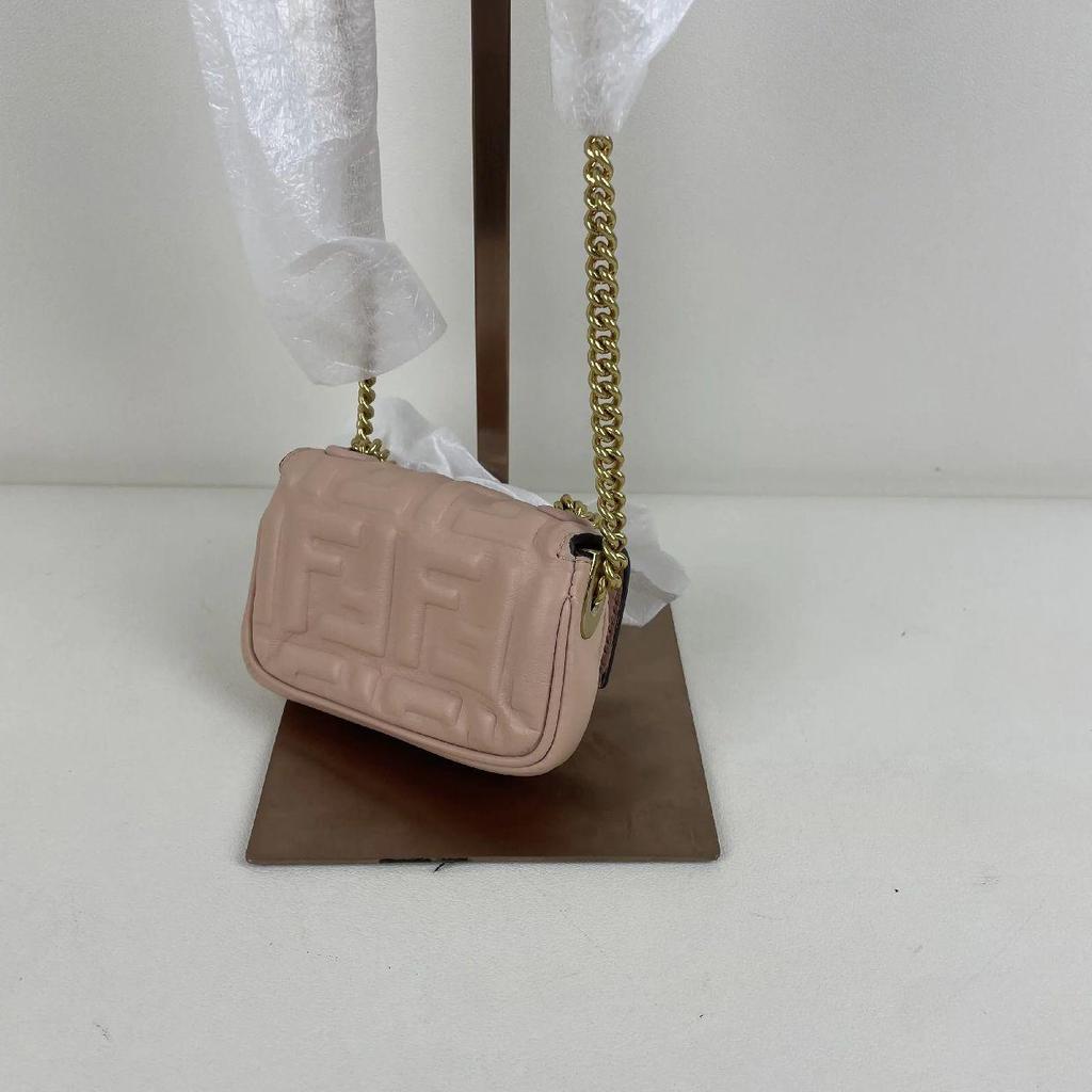 [Pre-Owned] Baguette Gold Finish Embossed FF Pattern Magnetic Closure Napa Leather Lambskin Mini Shoulder Bag - Excellent #XL7ZJ1