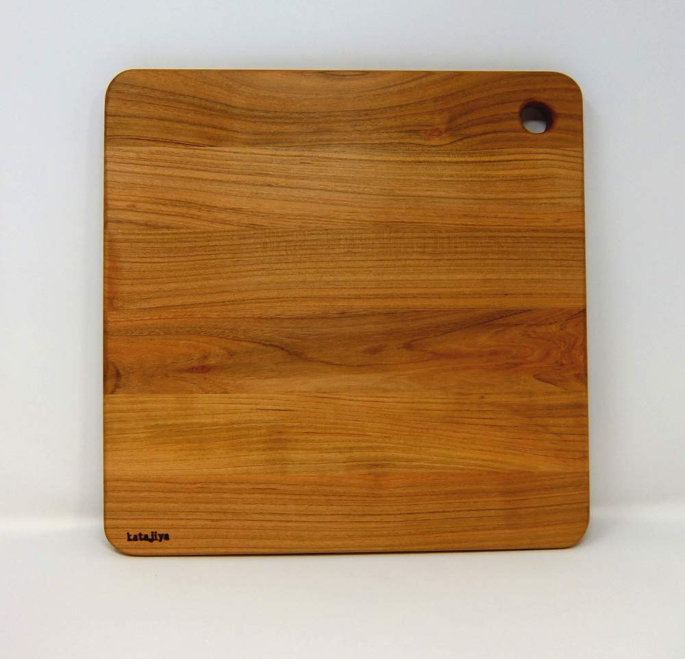 Katajiya Wooden Cutting Board, Made in Japan from Solid Yamazakura Wood, Small Size [250 x 250mm, Thickness 15mm]