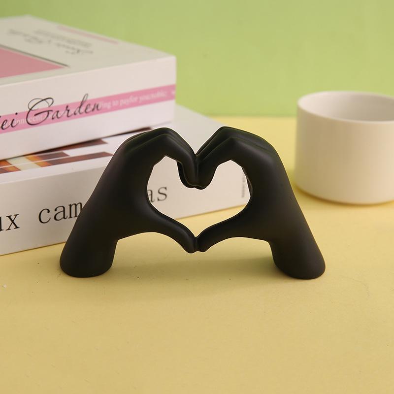 Abstract Resin Sculpture Ornament: Hugging Couple for Bedroom Decor