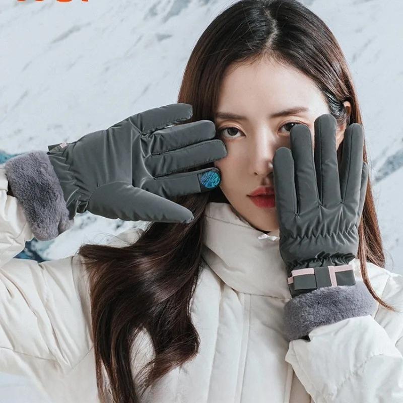 Winter Warm Gloves for Women with Thick Velvet for Windproof and Cold Resistant Cycling Waterproof Gloves in Winter