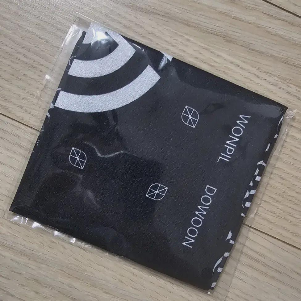 

Бандана Day6 запечатана