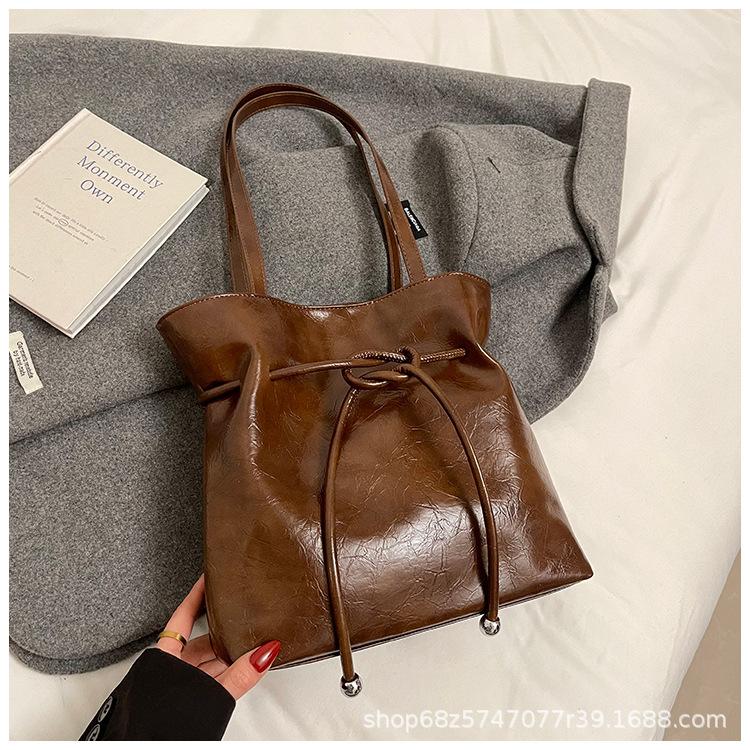 Korean lazy style large capacity tote bag women's strap bow pleats oil wax leather shoulder bag blue bucket bag