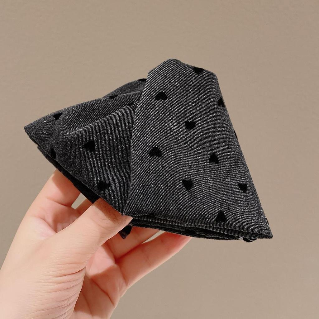 Korean Heart Denim Triangle Claw Clip for Women's Summer Updo – Versatile Hair Accessory