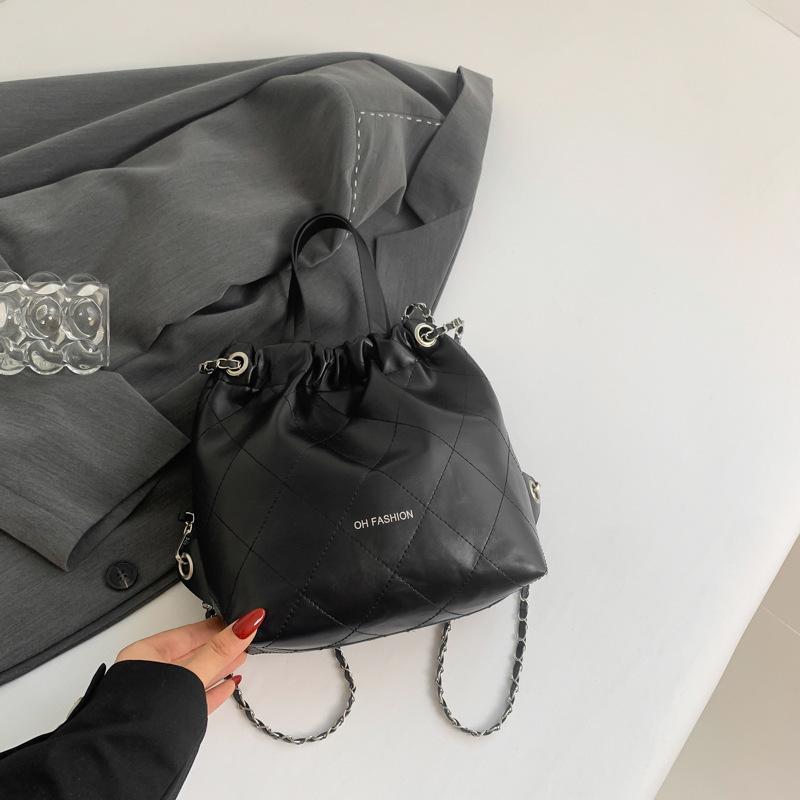 

Повседневная текстура тренд простая мода новый корейский индивидуальный рюкзак красивая нишевая сумка через плечо сумка-ведро чёрный