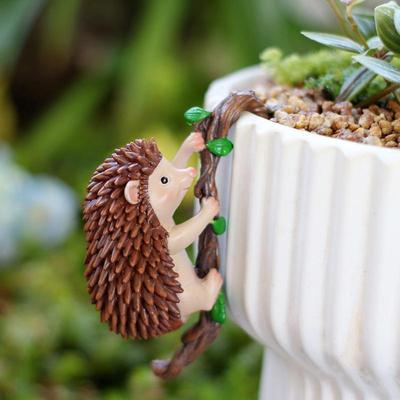 Cute Climbing Hedgehog Figurine Flower Pot Hugger, Resin Hanging Hedgehog Statue Outdoor Decor Fence Ornaments For Patio Lawn