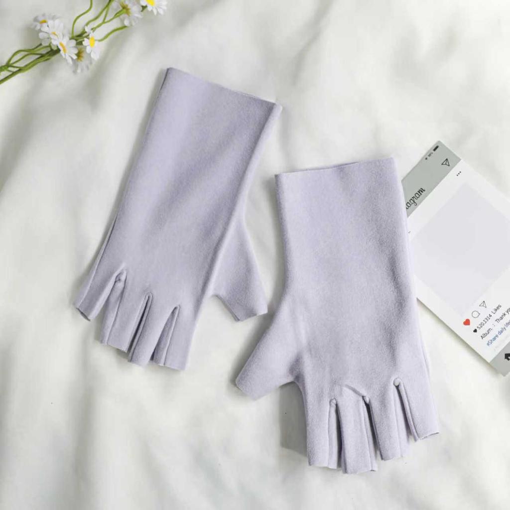Unisex Half-Finger Heated Gloves for Typing, Cycling, and Manicures – Touchscreen Compatible for Autumn and Winter
