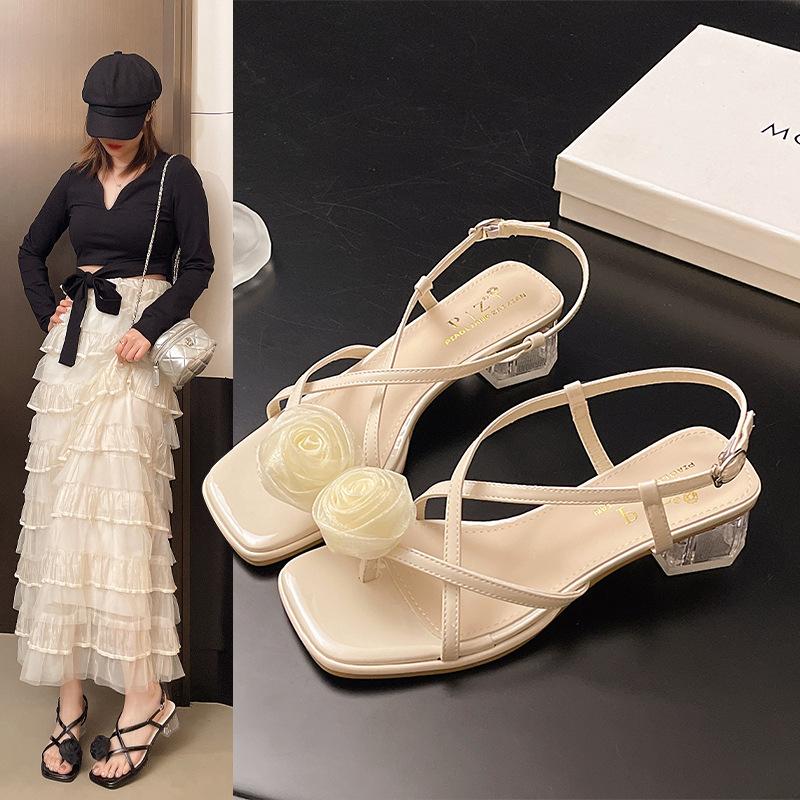 Flower Set Toe Cool Slippers Girl 2025 Summer New Fairy Style Lady Square Head Thick Heel Thin Fashion Sandals Woman