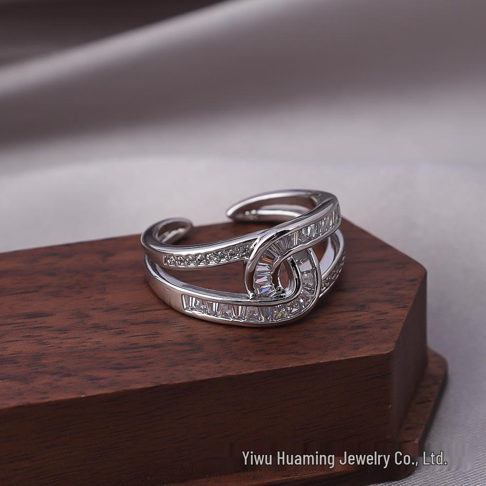 

Howlite-Inlaid Double C Open Ring – Fashionable, Versatile, and Adjustable