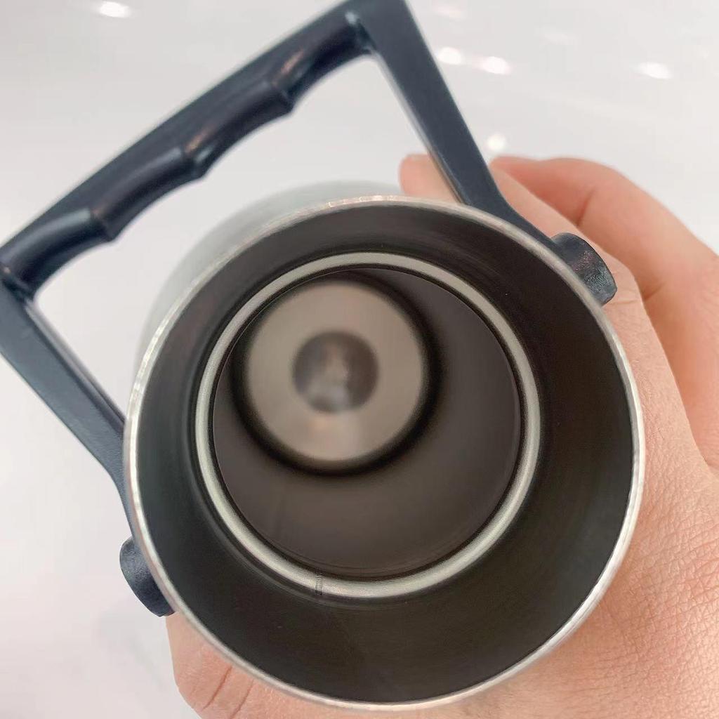 Isolierte Sport-Wasserflasche mit großem Fassungsvermögen - Doppelwandige Vakuumflasche aus Edelstahl