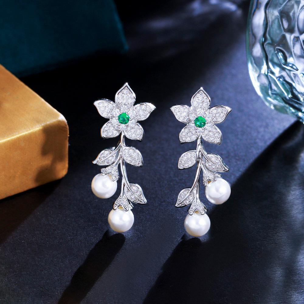 

Dynamic Luxury Leaf Pearl Earrings Zircon Flower Design Tassel Long Earrings