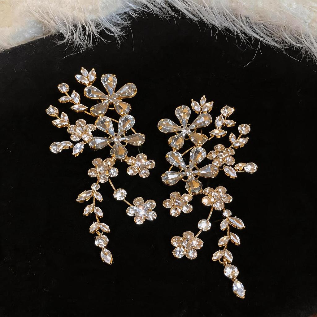 High-End Silver Needle Diamond Flower Leaf Stud Earrings: Luxurious, Fashionable Ear Ornaments for Women