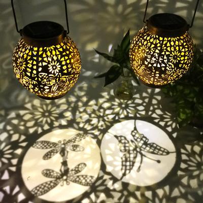 Projekční lampa na terasu s kulovou kostrou, kovový motýl, vážka, kolibřík