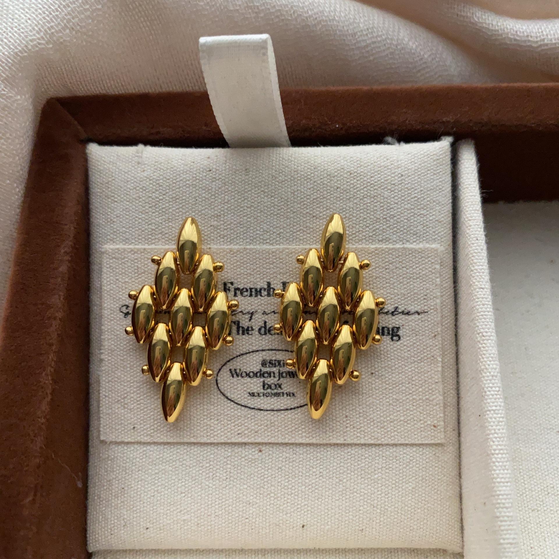 Water Drop-Shaped Metal Earrings, Earrings, Rhombus-Shaped Light Luxury, Exquisite Retro Niche Personality, Unique Artistic Earrings