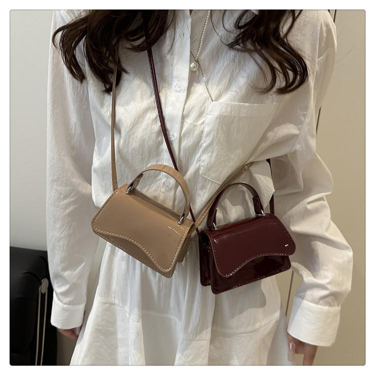 New Vintage Faux Leather Shoulder Bag for Women Solid Color Minimalist Niche Design Commute Handbag
