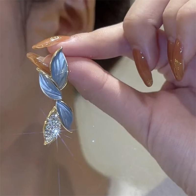 New Trend Enamel Btterfly Shape Stud Earrings Unique Design White Green Color Animal Small Earrings Women's Unsual Earrings