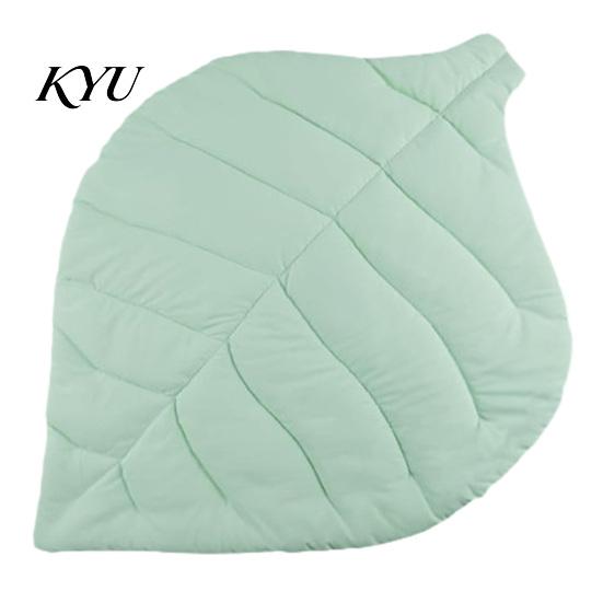Non Slip Pet Mat for Furniture Leaf Shaped Mat, Soft Reversible Cat Sleeping Pad, Washable Natural Style Bedding Padded Dog Bed Sofa Floor Crate