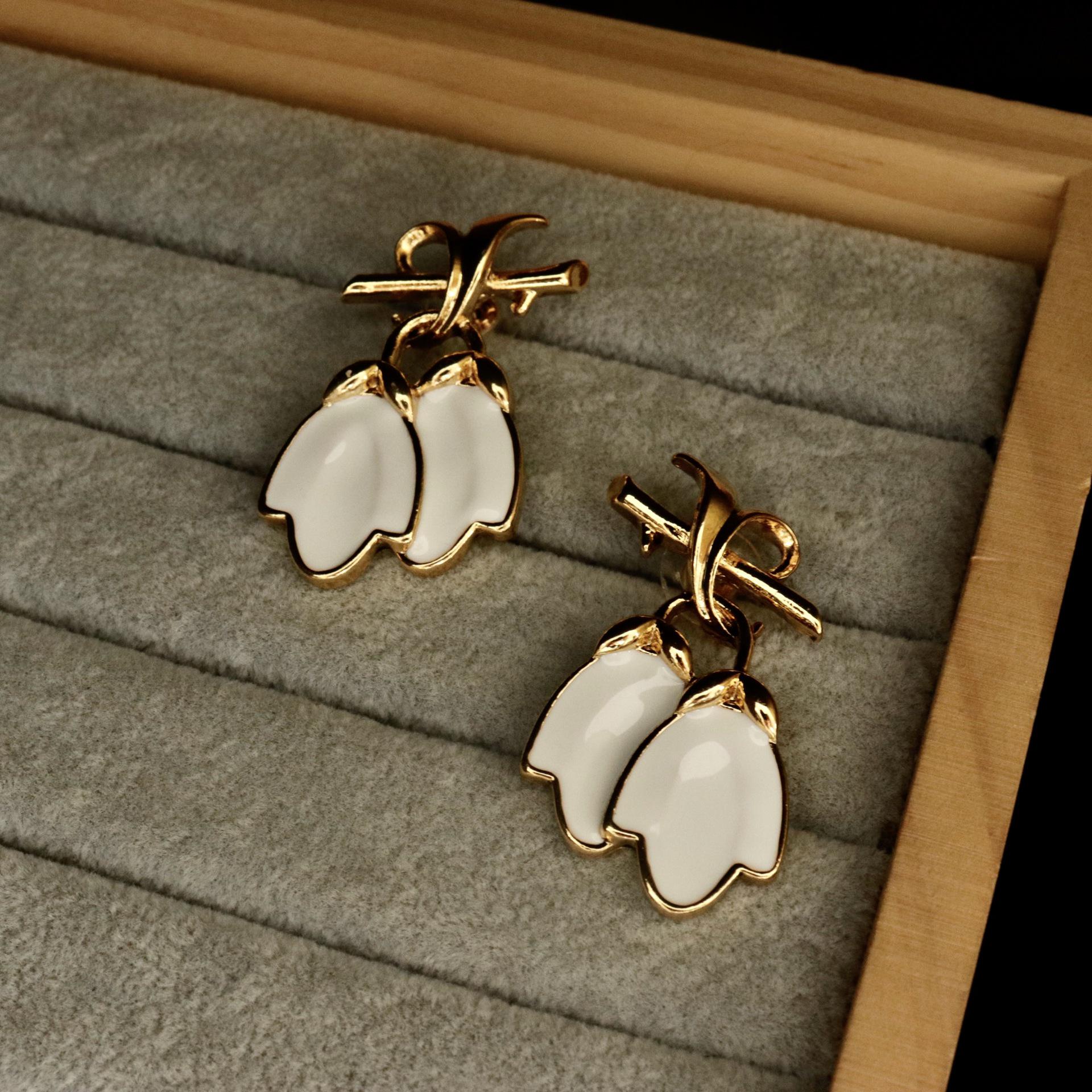 European Retro Enamel Petal Stud Earrings - Elegant and Versatile High-End Design