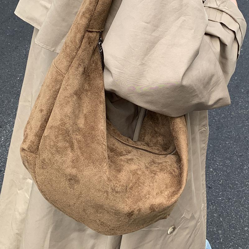 Suede large-capacity retro dumpling bag, new women's commuter casual oblique span single shoulder armpit bag