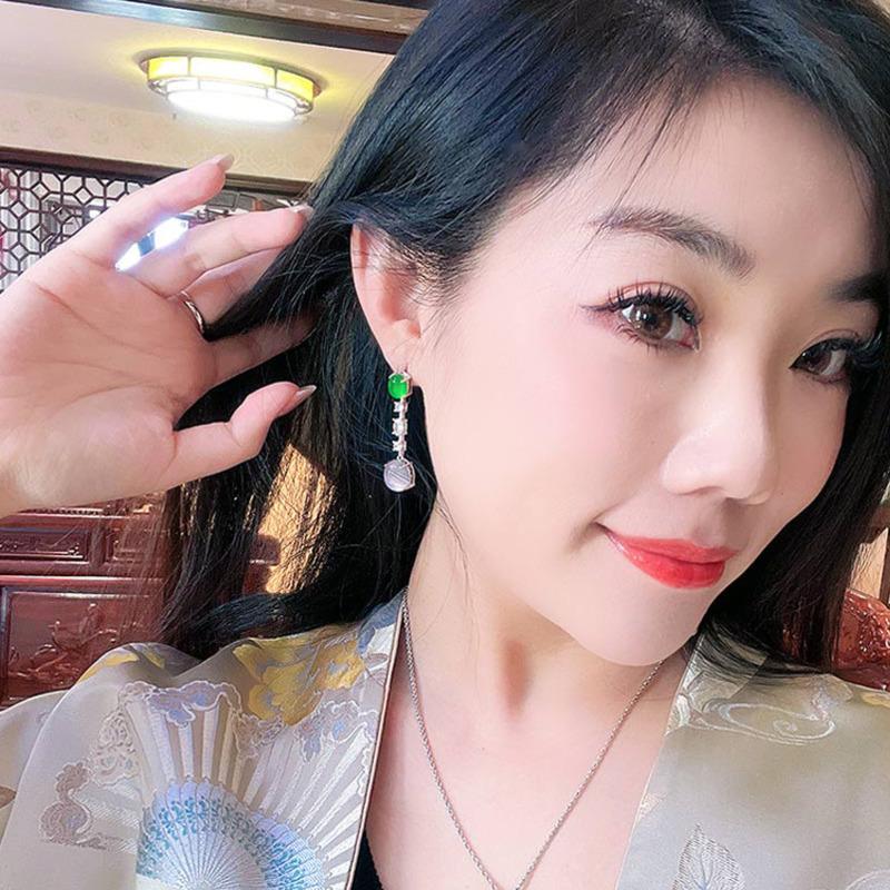 BELLA BOX Natürliches Eis Transparenter Grüner Achat Oval Eiernudeln Mit Langen Hängeohrringen Für Frauen Mit Hochwertigen Ohrringen