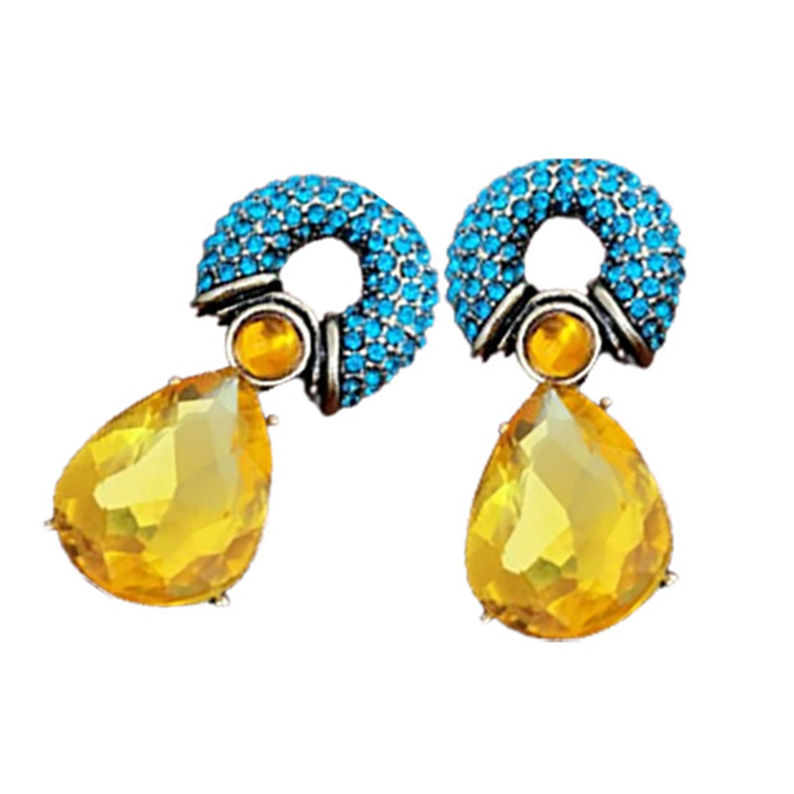 

Элегантные серьги из сплава с ослепительными стразами, в виде круга и капли. Пусеты для женщин, ищущих стиль и изысканность.