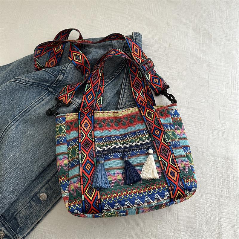 

Этнический стиль большая вместимость модная простая темпераментная сумка 2025 весна и лето новая в иностранном стиле женская сумка-тоут для работы зелёный