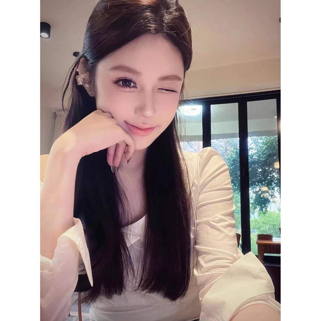 Elegant Korean-Style White Ruched One-Shoulder Women's Top, Autumn 2025, Slim Fit, Cinched Waist, Long Sleeves.