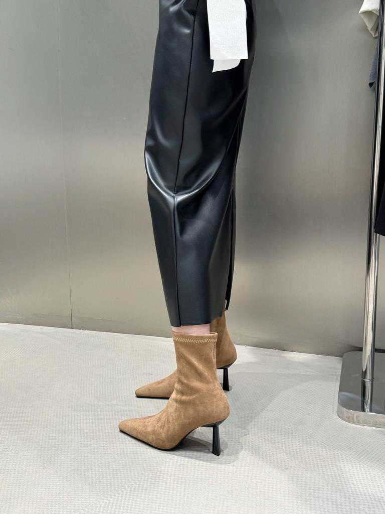 2025 Winter New Pointed Suede Stiletto Sexy Elastic Thin Boots Versatile Knight Martin Short Boots Women