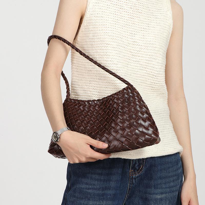 Nischen Design Tasche Frühling/Sommer Neuer Stil Leichter Luxus Gewebte Achseltasche Handgehalten Gemüsekorb Einzelne Schulter Tragetasche