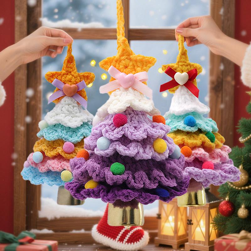 Ciondolo da appendere per albero di Natale Albero di Natale lavorato a maglia con campanella Ciondolo per porta Decorazione per auto Natale Ornamenti per la casa Regalo di Capodanno