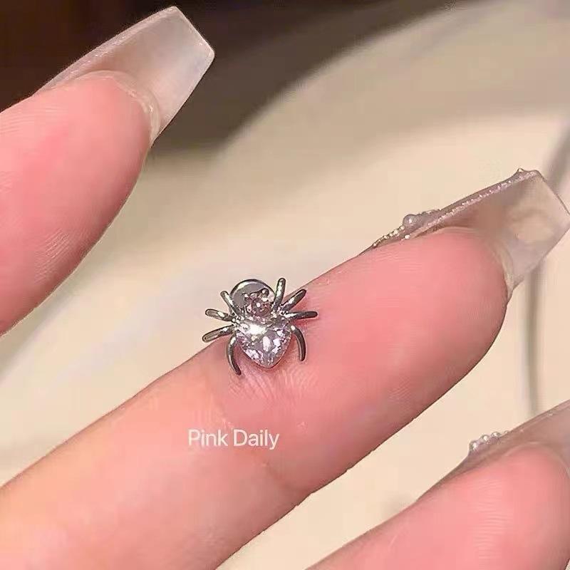 

Dark Wind Spider Love Ear Bone Stud Sweet Cool Girl Spice Girl Cochlear Stud Niche Zircon Stud Earrings
