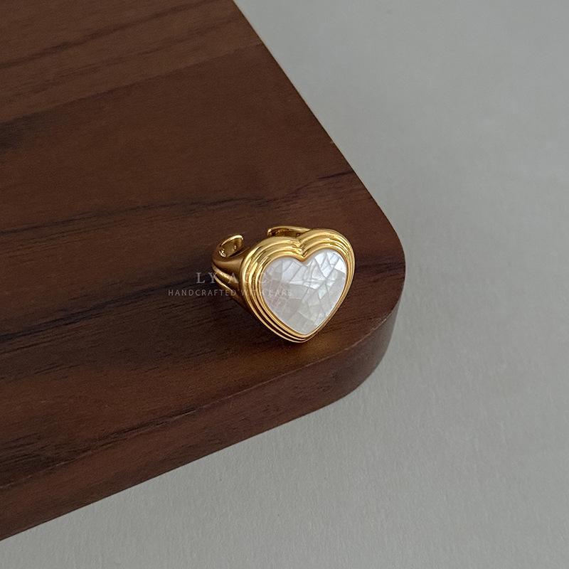 Retro Light Luxury Natural Fritillary Ring Opening Adjustable Love Romantic Light Luxury Gentle Confidence High Sense Ring Woman