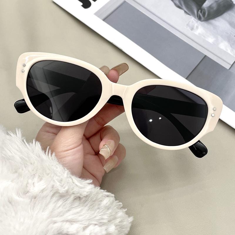 2023 Y2K Street Style Cat-Eye Posing Sunglasses