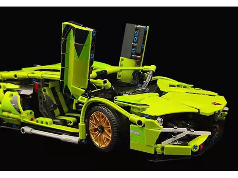 Green Bull 1:14 Remote Control Sports Car - Lego-Compatible Racing Model Building Set