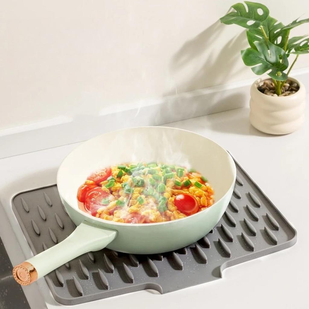 Sloped Silicone Countertop Drying Mat Heat Resistant Nonslip Kitchen Drainage Pad For Dishes Utensils