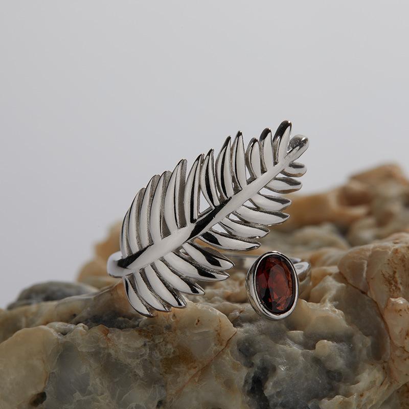 Personalized Feather Design S925 Sterling Silver Inlaid With Natural Diopside Garnet Colored Treasure Stud Earrings Fashionable Versatile Earrings