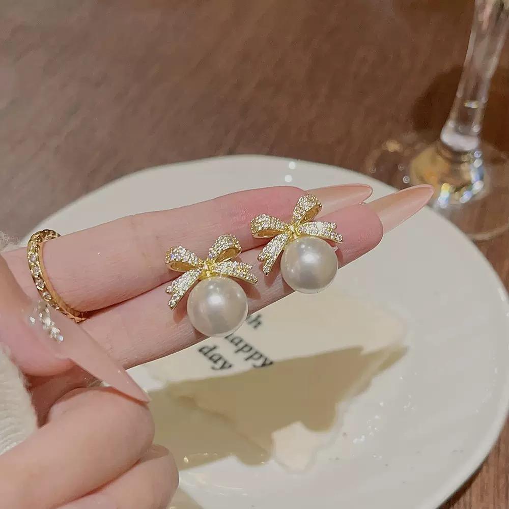 Autumn Winter 2 Women's Silver Needle  Studded With Diamond Pearl Earrings, High-end And Refreshing Earrings