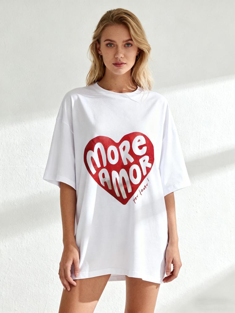 Oversize Women's Short-Sleeve T-Shirt with Red Heart and "MORE AMOR" Text Print