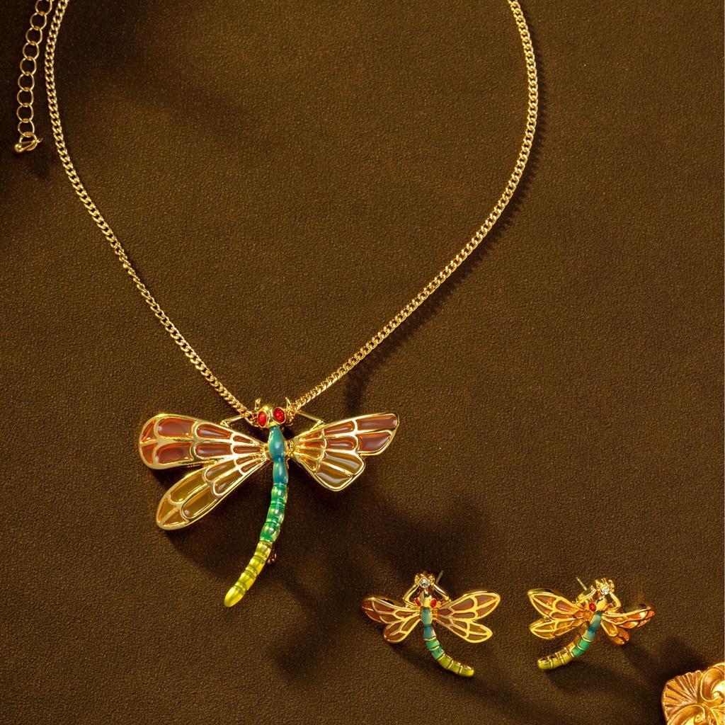 New Trendy Classic Butterfly-shaped Pendant Necklace Earrings Set Romantic Sophisticated Exquisite Two-piece Alloy Women's Party