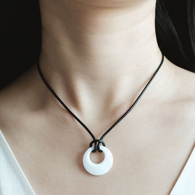 MARTA White Pendant_necklace (S)
