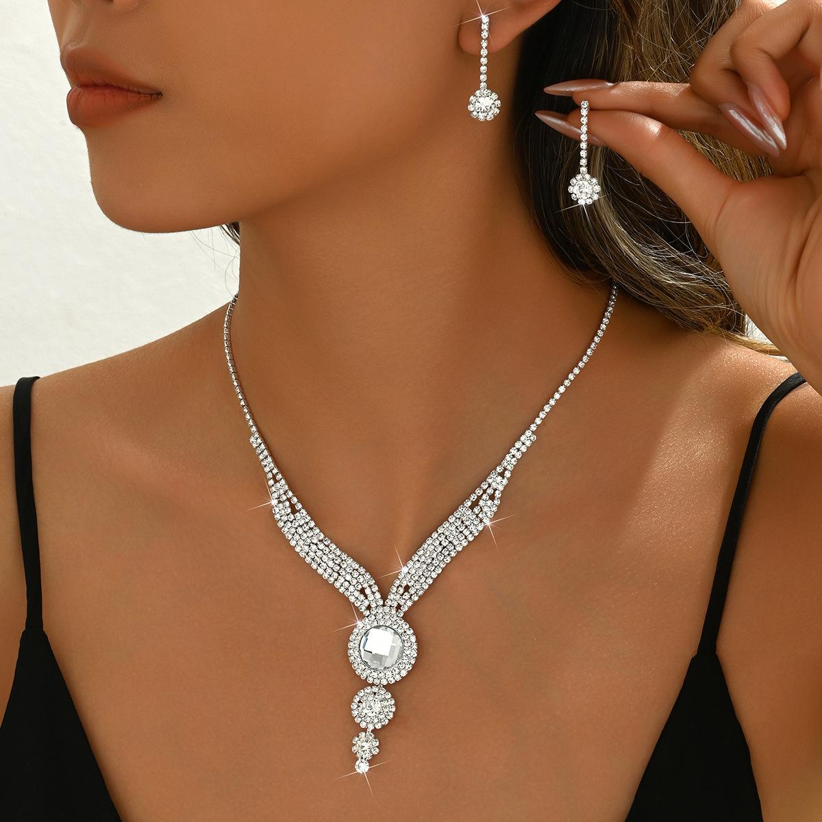 

Персонализированный женский свадебный комплект украшений, комплект свадебных аксессуаров, колье, серьги, европейская и американская преувеличенная цепь.