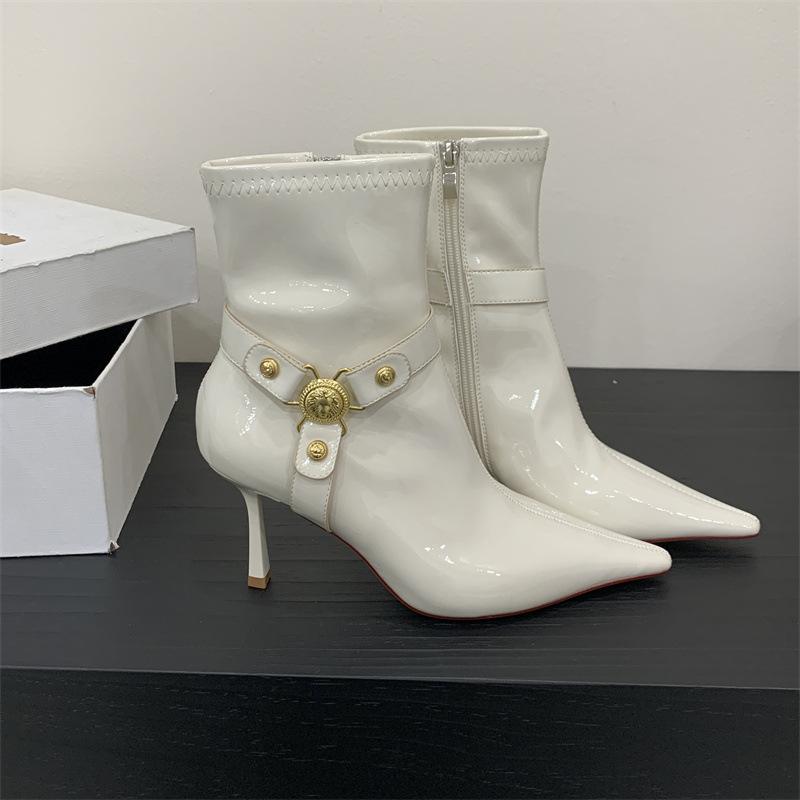 

Rich and rich metal buckle rivet thin heel short boots autumn and winter new patent leather high heel pointed middle tube zipper thin boots 39 белый